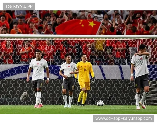 里昂连续角球轰炸，门前混战差点破门，里昂fc